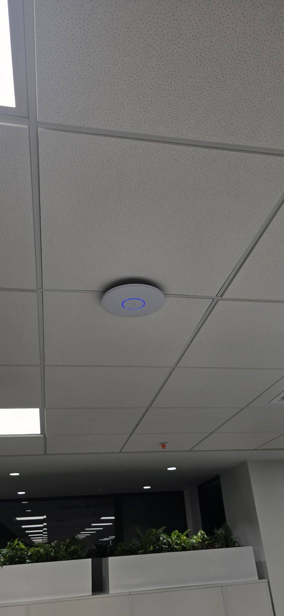 Detalle de access point instalado