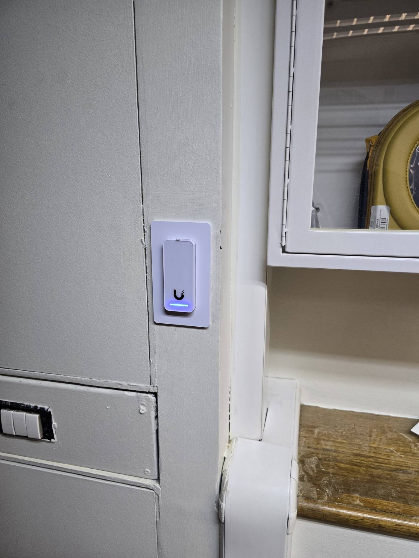 UniFi Access Hub para apertura de puerta