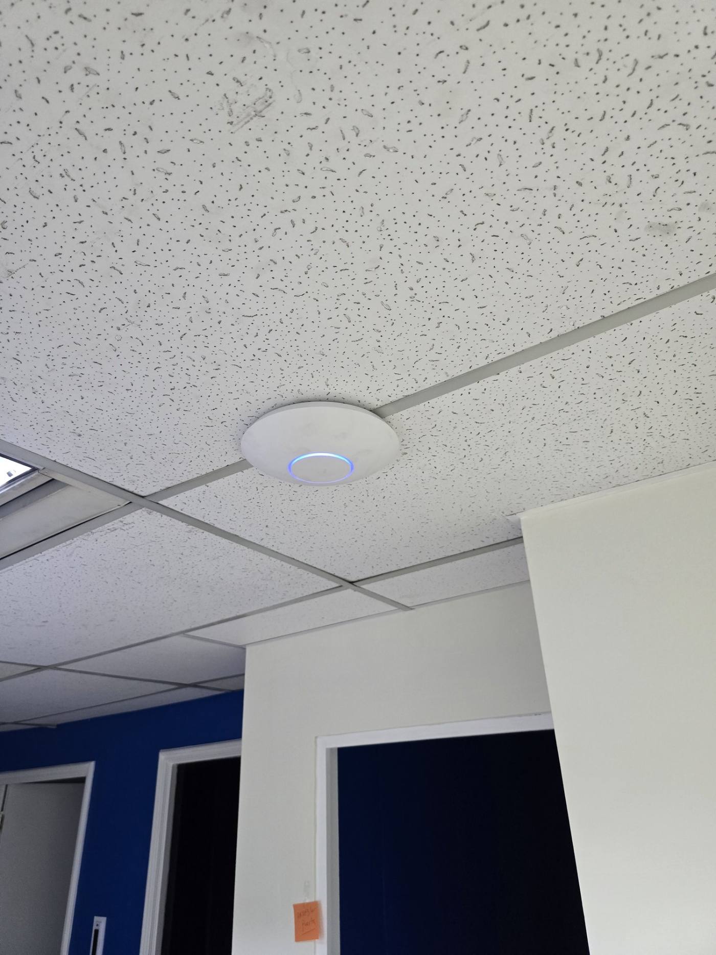 Access point UniFi para Wi-Fi de alta densidad